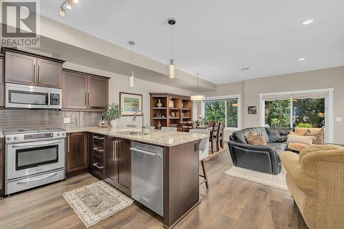 1170 Brant Avenue Unit# 8, Kelowna, BC - Indoor Photo Showing Kitchen