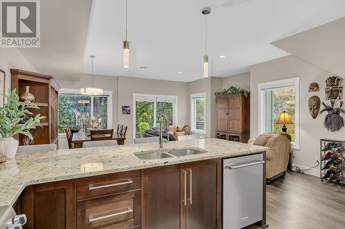 1170 Brant Avenue Unit# 8, Kelowna, BC - Indoor Photo Showing Kitchen With Double Sink