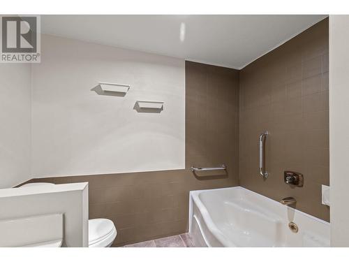 1035 Bernard Avenue Unit# 108, Kelowna, BC - Indoor Photo Showing Bathroom