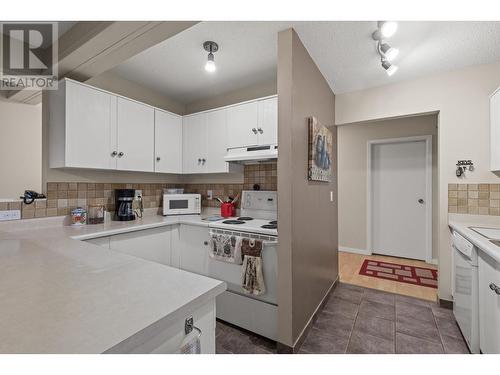 1035 Bernard Avenue Unit# 108, Kelowna, BC - Indoor Photo Showing Kitchen