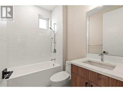 Main Floor Bathroom - 3907 26 Street Unit# 3, Vernon, BC - Indoor Photo Showing Bathroom