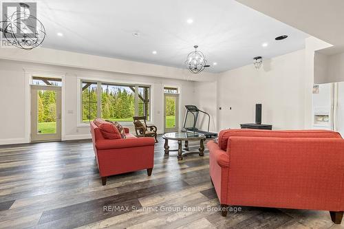 194109 Grey Road 13, Grey Highlands, ON - Indoor Photo Showing Living Room