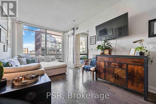 1415 - 438 King Street W, Toronto, ON - Indoor Photo Showing Living Room