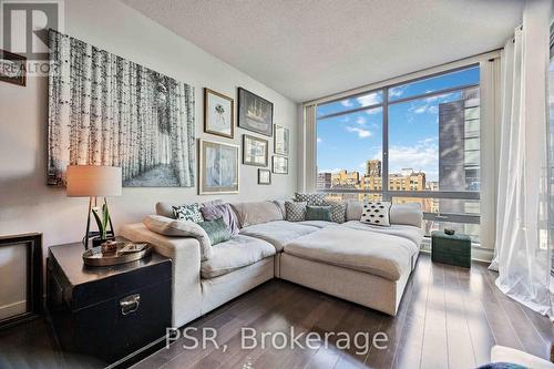 1415 - 438 King Street W, Toronto, ON - Indoor Photo Showing Living Room