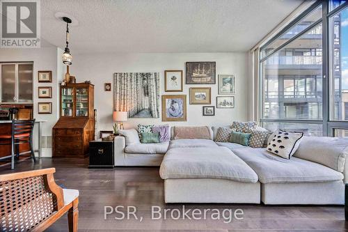 1415 - 438 King Street W, Toronto, ON - Indoor Photo Showing Living Room