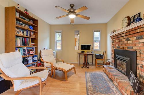 3115 Shannon Court, West Kelowna, BC - Indoor Photo Showing Living Room With Fireplace