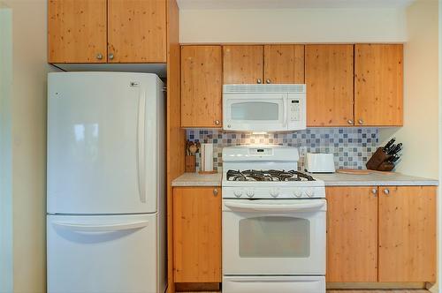 3115 Shannon Court, West Kelowna, BC - Indoor Photo Showing Kitchen