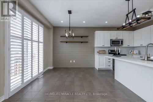 30 Michaelis Street, New Tecumseth, ON - Indoor Photo Showing Kitchen