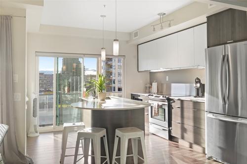 511-1290 St. Paul Street, Kelowna, BC - Indoor Photo Showing Kitchen With Stainless Steel Kitchen With Upgraded Kitchen