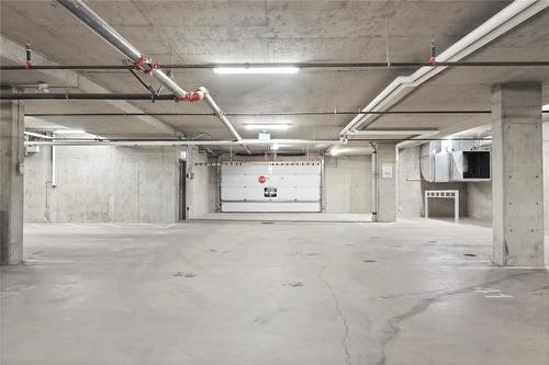 511-1290 St. Paul Street, Kelowna, BC - Indoor Photo Showing Garage