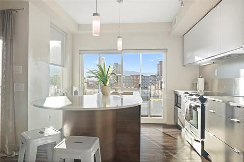 511-1290 St. Paul Street, Kelowna, BC - Indoor Photo Showing Kitchen With Upgraded Kitchen