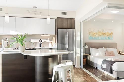 511-1290 St. Paul Street, Kelowna, BC - Indoor Photo Showing Kitchen With Stainless Steel Kitchen With Upgraded Kitchen