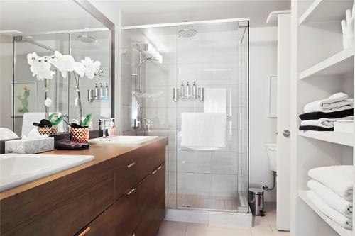 511-1290 St. Paul Street, Kelowna, BC - Indoor Photo Showing Bathroom