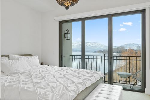 13-3756 Lakeshore Road, Kelowna, BC - Indoor Photo Showing Bedroom