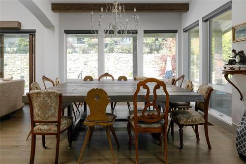 21-1150 Mission Ridge Road, Kelowna, BC - Indoor Photo Showing Dining Room