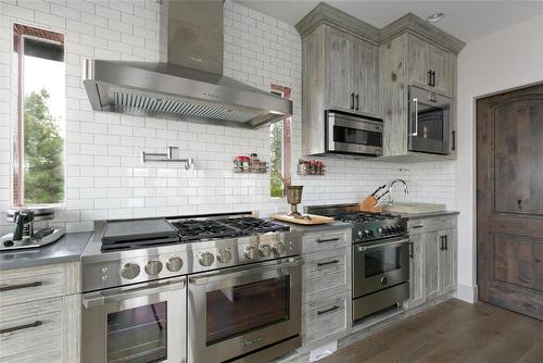 21-1150 Mission Ridge Road, Kelowna, BC - Indoor Photo Showing Kitchen With Upgraded Kitchen