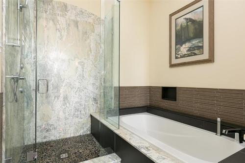 21-1150 Mission Ridge Road, Kelowna, BC - Indoor Photo Showing Bathroom