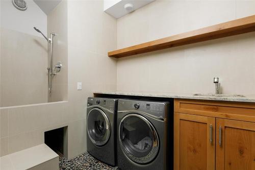 21-1150 Mission Ridge Road, Kelowna, BC - Indoor Photo Showing Laundry Room