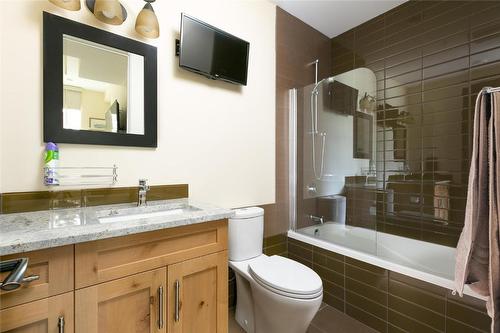 21-1150 Mission Ridge Road, Kelowna, BC - Indoor Photo Showing Bathroom