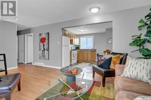 3704 Sherwood Drive, Regina, SK - Indoor Photo Showing Living Room