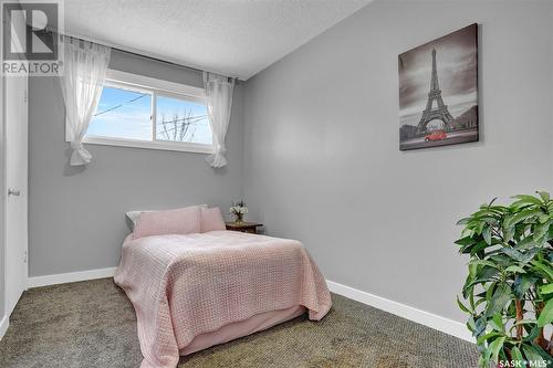 3704 Sherwood Drive, Regina, SK - Indoor Photo Showing Bedroom