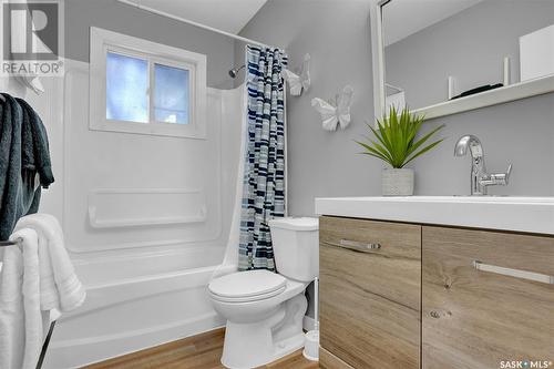 3704 Sherwood Drive, Regina, SK - Indoor Photo Showing Bathroom