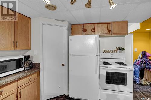 3704 Sherwood Drive, Regina, SK - Indoor Photo Showing Kitchen