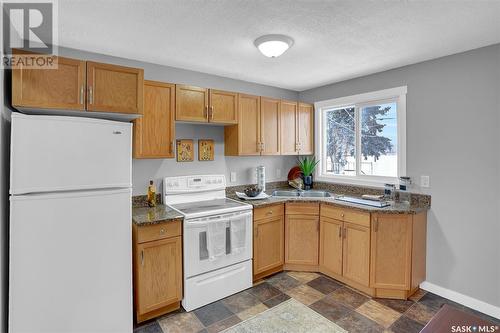 3704 Sherwood Drive, Regina, SK - Indoor Photo Showing Kitchen With Double Sink