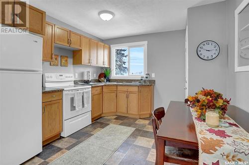 3704 Sherwood Drive, Regina, SK - Indoor Photo Showing Kitchen