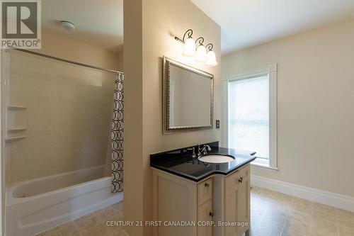 24885 Poplar Hill Road, Middlesex Centre (Ilderton), ON - Indoor Photo Showing Bathroom