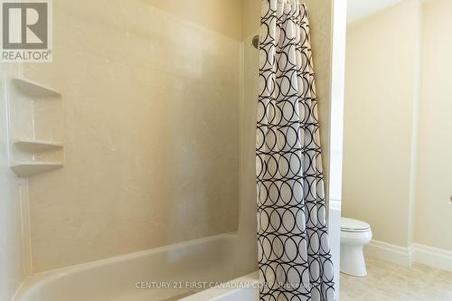 24885 Poplar Hill Road, Middlesex Centre (Ilderton), ON - Indoor Photo Showing Bathroom