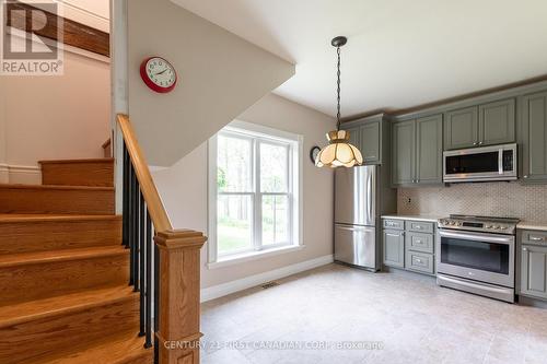 24885 Poplar Hill Road, Middlesex Centre (Ilderton), ON - Indoor Photo Showing Kitchen