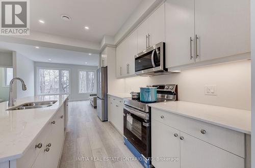 33 - 990 Deveron Crescent, London, ON - Indoor Photo Showing Kitchen With Double Sink With Upgraded Kitchen