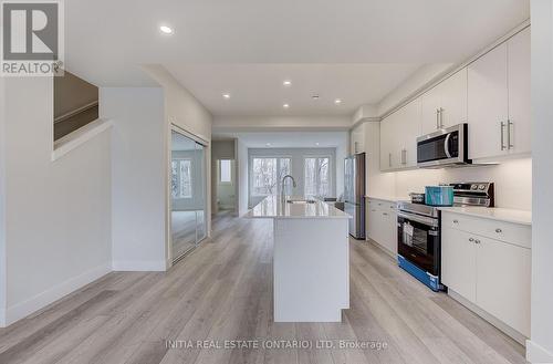 33 - 990 Deveron Crescent, London, ON - Indoor Photo Showing Kitchen