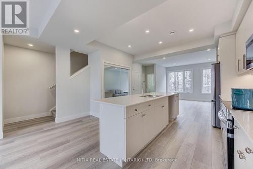 33 - 990 Deveron Crescent, London, ON - Indoor Photo Showing Kitchen