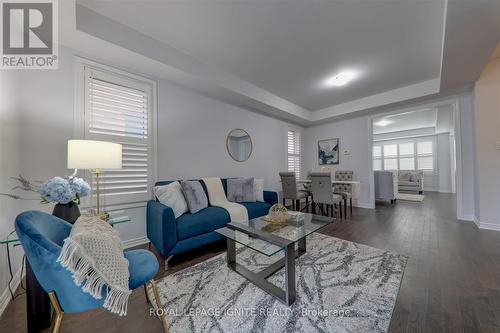 94 Elmhurst Street, Scugog, ON - Indoor Photo Showing Living Room