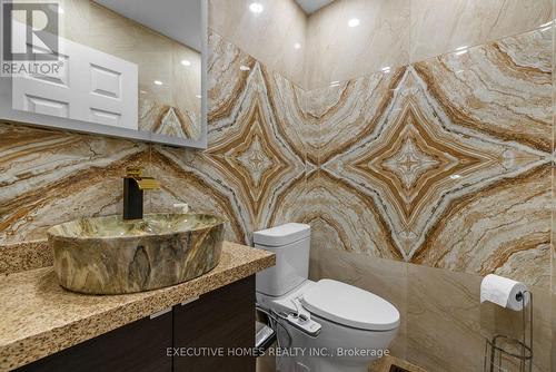 5415 Longford Drive, Mississauga, ON - Indoor Photo Showing Bathroom