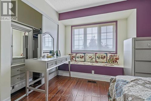 5415 Longford Drive, Mississauga, ON - Indoor Photo Showing Bedroom