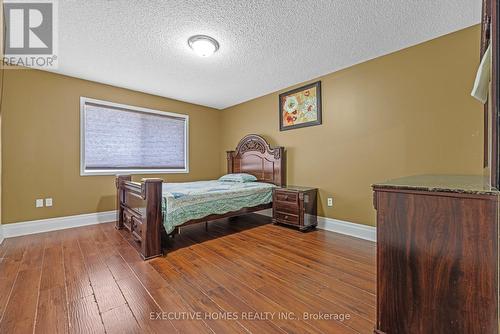 5415 Longford Drive, Mississauga, ON - Indoor Photo Showing Bedroom