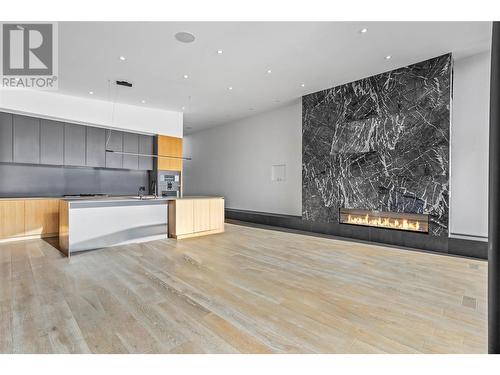 3985 Beachview Drive, West Kelowna, BC - Indoor Photo Showing Kitchen