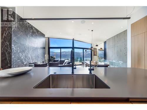 3985 Beachview Drive, West Kelowna, BC - Indoor Photo Showing Kitchen