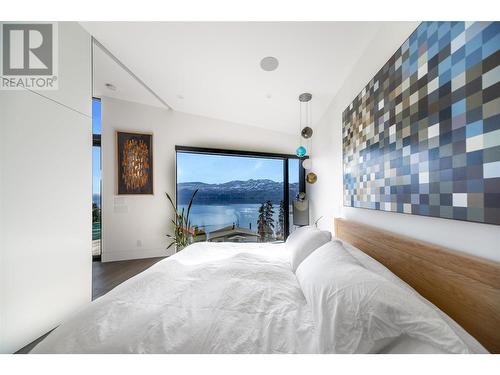 3985 Beachview Drive, West Kelowna, BC - Indoor Photo Showing Bedroom