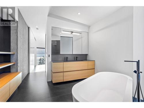 Luxury 5 piece ensuite - 3985 Beachview Drive, West Kelowna, BC - Indoor Photo Showing Bathroom