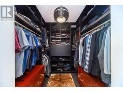 Walk-in closet - 