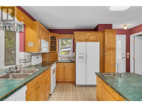 1980 Ethel Street, Kelowna, BC - Indoor Photo Showing Kitchen With Double Sink