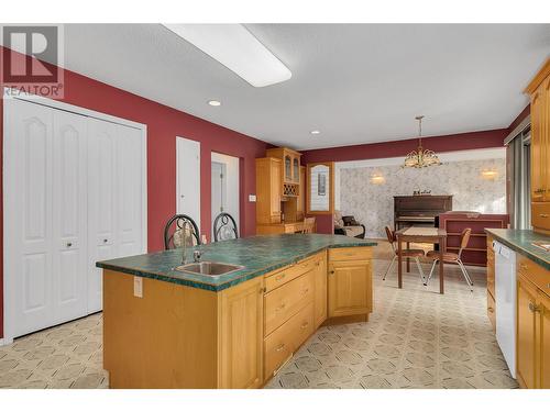 1980 Ethel Street, Kelowna, BC - Indoor Photo Showing Kitchen