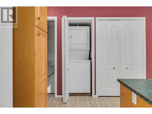 1980 Ethel Street, Kelowna, BC - Indoor Photo Showing Laundry Room