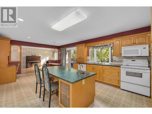 1980 Ethel Street, Kelowna, BC - Indoor Photo Showing Kitchen