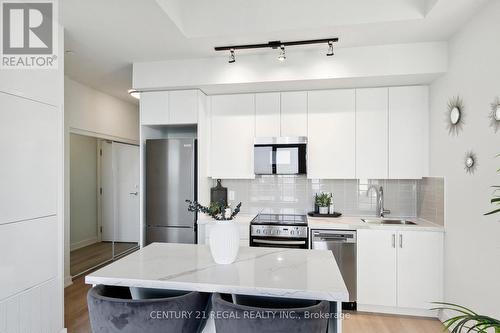 Lph05 - 15 Ellerslie Avenue, Toronto, ON - Indoor Photo Showing Kitchen With Upgraded Kitchen