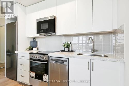 Lph05 - 15 Ellerslie Avenue, Toronto, ON - Indoor Photo Showing Kitchen With Upgraded Kitchen